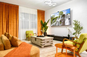 Luxury Stay: Pool, Spa, Near Disney & Outlets